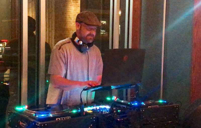 Professional DJ Professional DJ